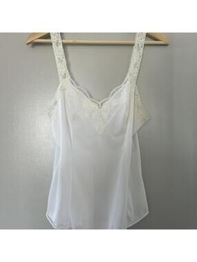 White lace cami top with adjustable straps